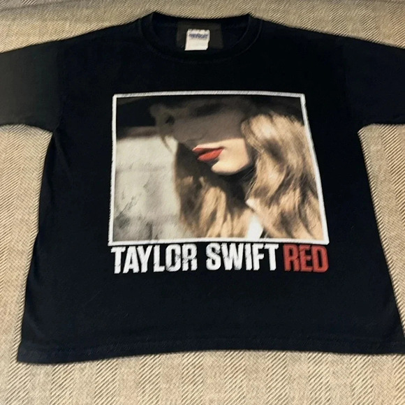 2013 Taylor Swift Red International Concert/Tour T-Shirt YTH SM Red Tour Unisex - Picture 2 of 16